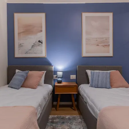 Cheerful Blue Flat By Wonderful Italy Apartman *
