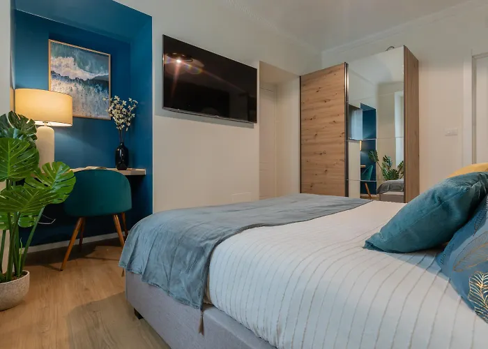 Cheerful Blue Flat By Wonderful Italy Apartman